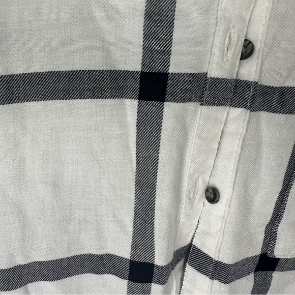 Maurices Black & White Windowpane Plaid Button-Up Shirt Size 2 - Picture 5 of 5